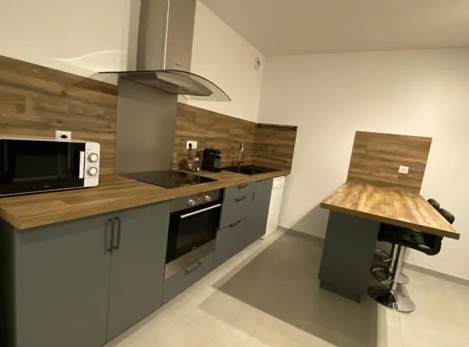 A La Ferme Chez Felix Et Marie-ca *