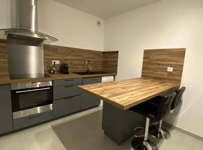 A La Ferme Chez Felix Et Marie-ca *